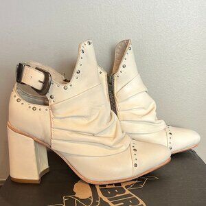 Freebird Stores | JERICHO - Beige 8.0